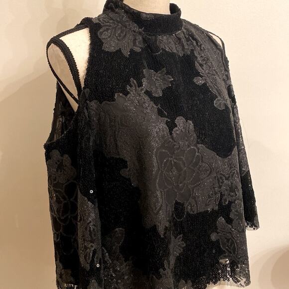 Design Lab Velvet and Sequin Cold Shoulder Top Size Medium - Picture 3 of 7